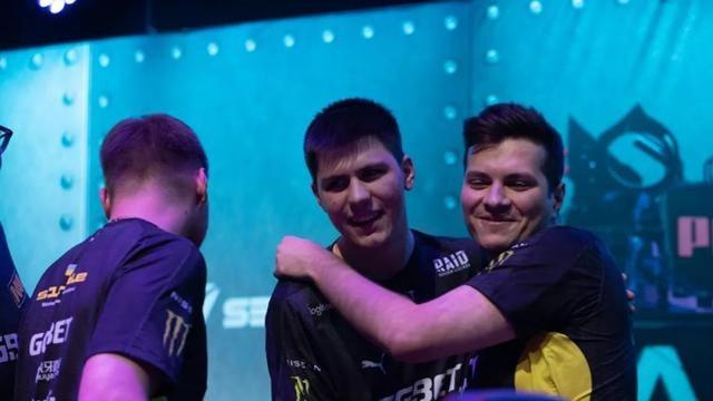 尤其在比赛 尤其在比赛