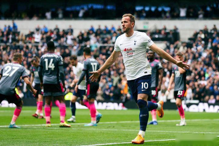 球迷们不仅 球迷们不仅