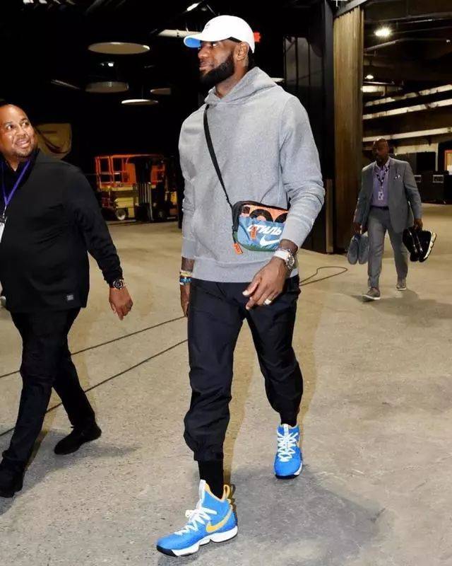 每周至少一 每周至少一